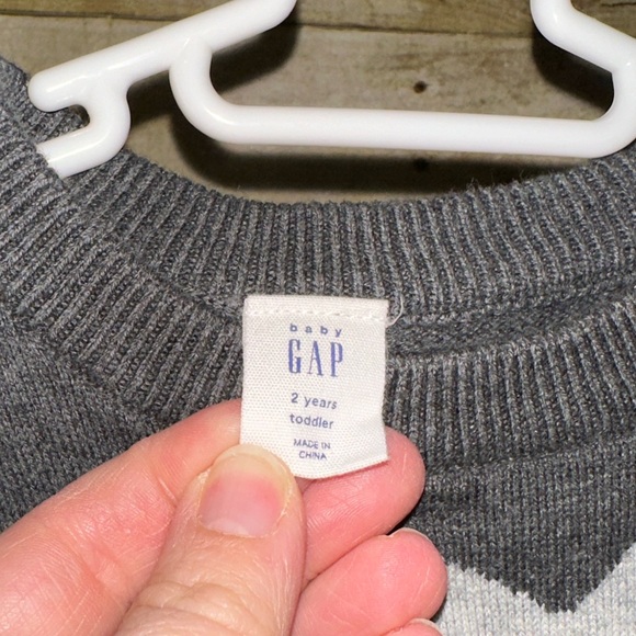 GAP 2T Sweater - Picture 2 of 3